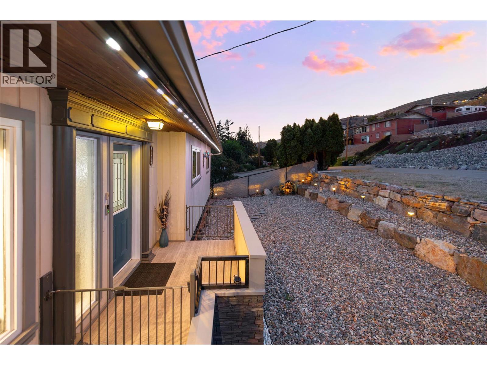 6636 Southwind Road, Vernon, British Columbia  V1H 1B7 - Photo 4 - 10403549