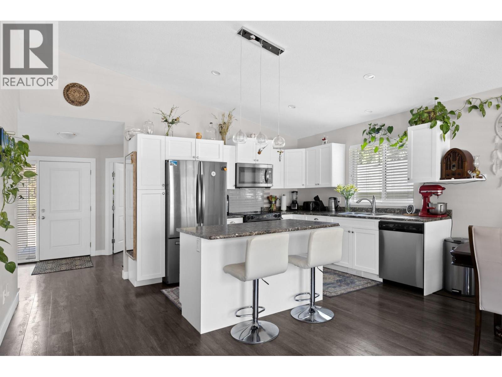 690 Muir Road, Kelowna, British Columbia  V1Z 3W2 - Photo 1 - 10403619