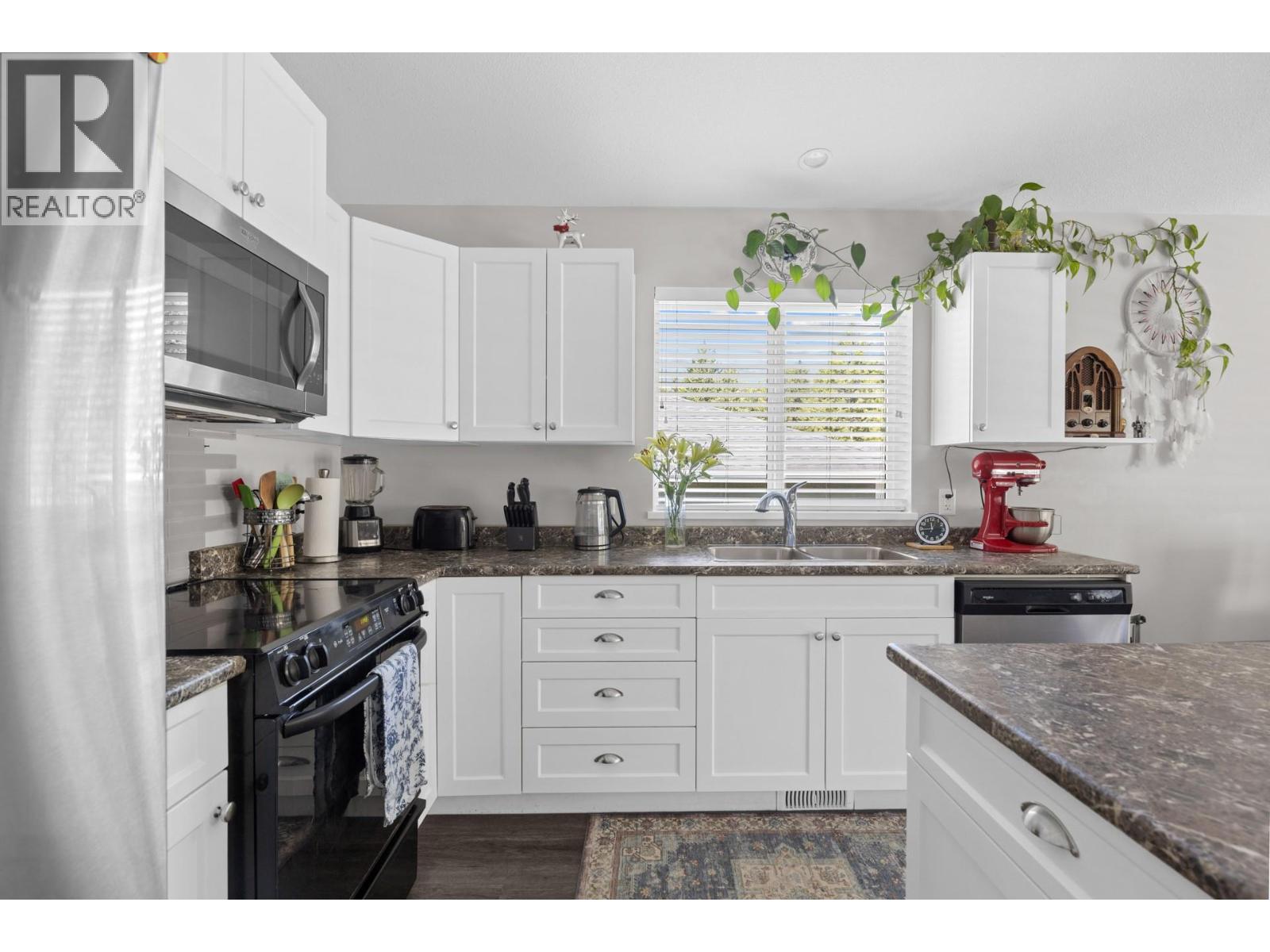 690 Muir Road, Kelowna, British Columbia  V1Z 3W2 - Photo 2 - 10403619