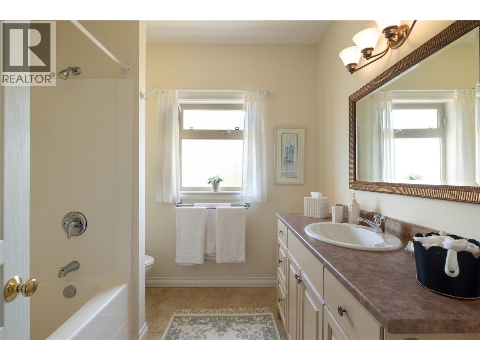 5812 Mccoubrey Road, Lake Country, British Columbia  V4V 2L3 - Photo 45 - 10403377