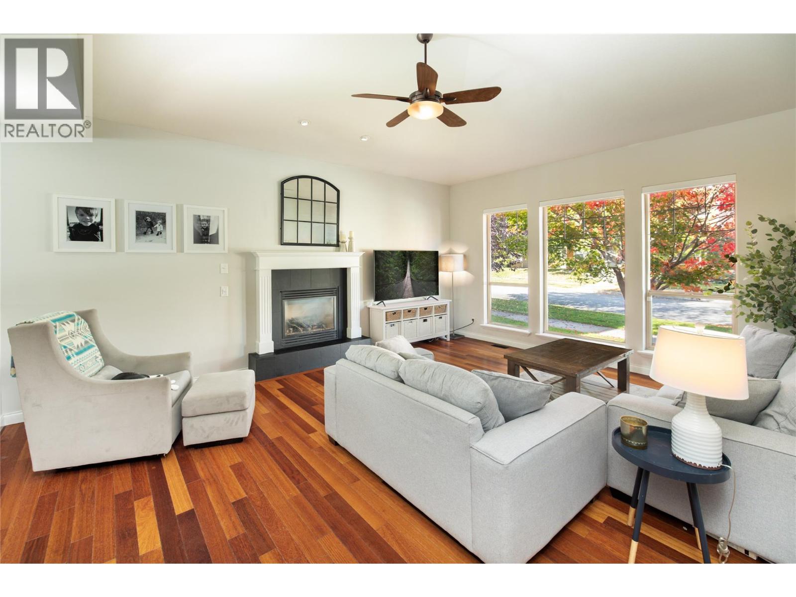 319 Mccarren Avenue, Kelowna, British Columbia  V1W 5A6 - Photo 3 - 10403069