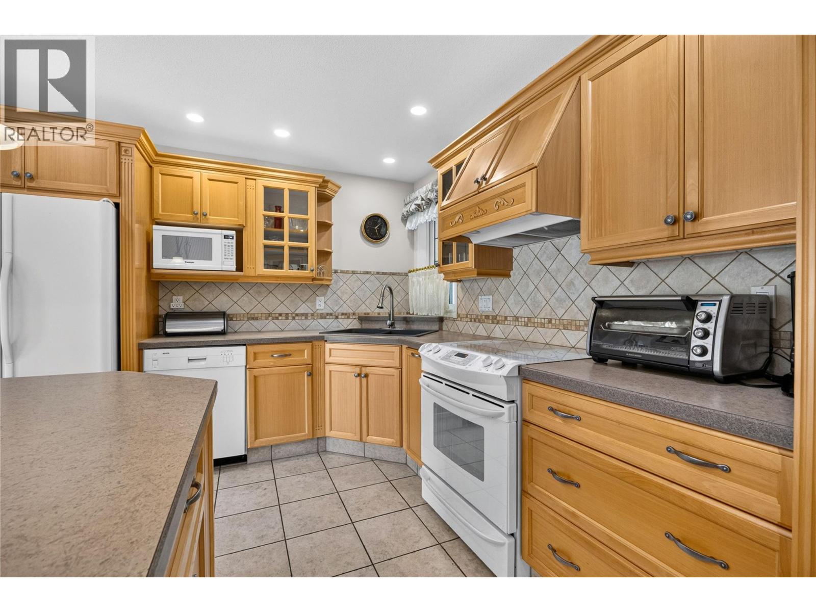 153 Yorkton Avenue, Penticton, British Columbia  V2A 3V3 - Photo 12 - 10403544
