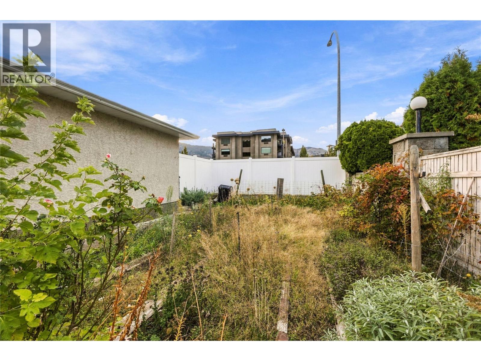 153 Yorkton Avenue, Penticton, British Columbia  V2A 3V3 - Photo 7 - 10403544