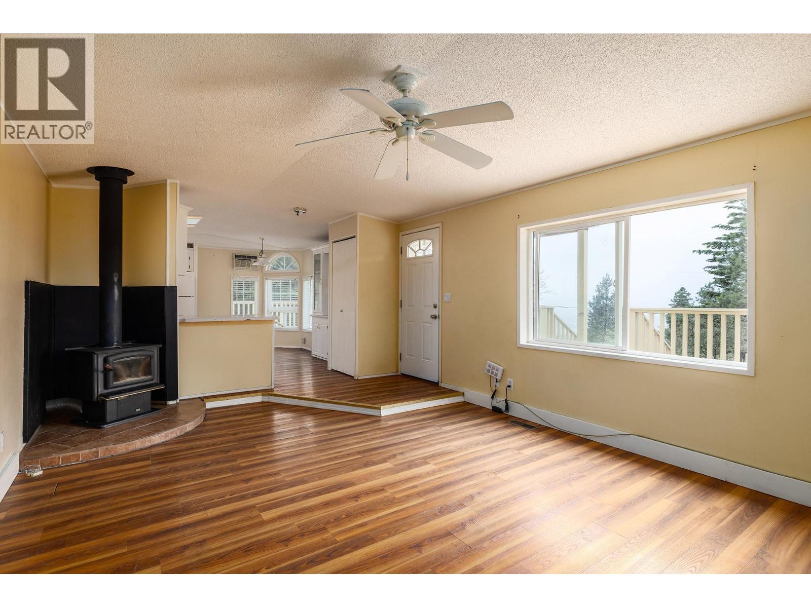 6439 Farmers Drive, Kelowna, British Columbia  V1P 1A2 - Photo 2 - 10403665