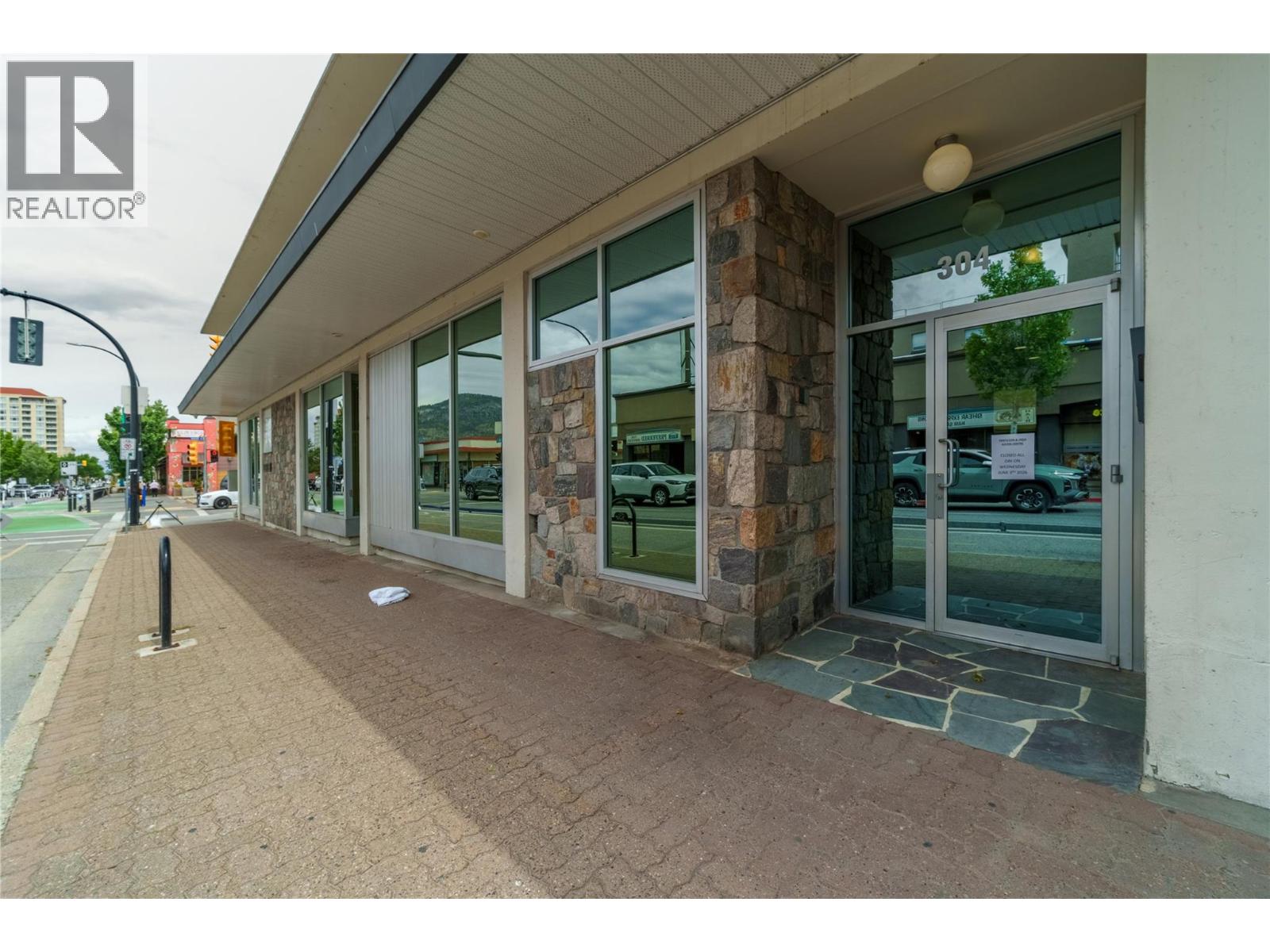 304 Martin Street, Penticton, British Columbia  V2A 5K4 - Photo 3 - 10403050