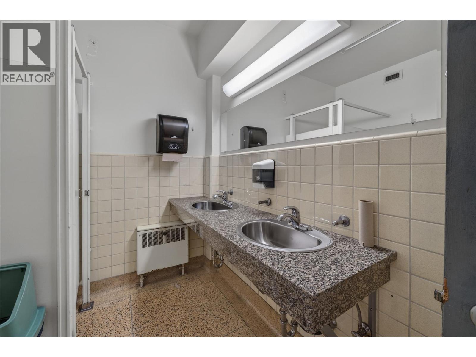 304 Martin Street, Penticton, British Columbia  V2A 5K4 - Photo 38 - 10403050