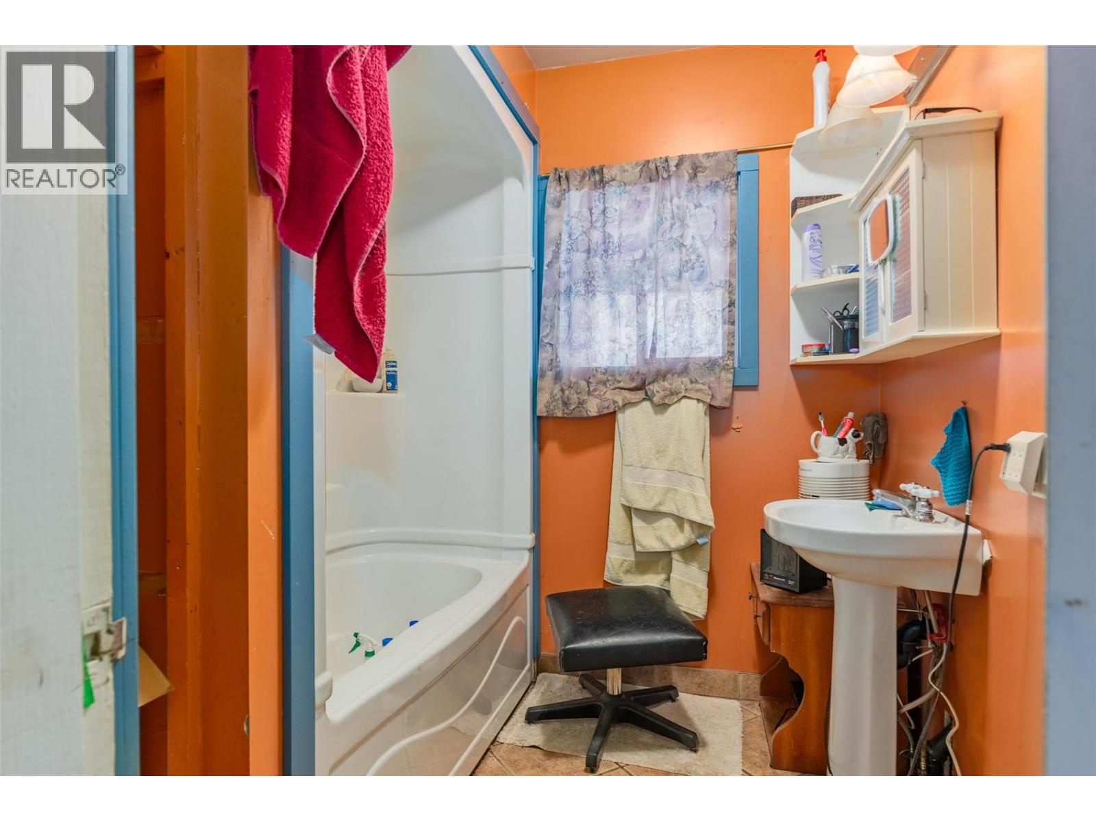 1976 Watson Lane, Fruitvale, British Columbia  V0G 1L1 - Photo 8 - 10403639