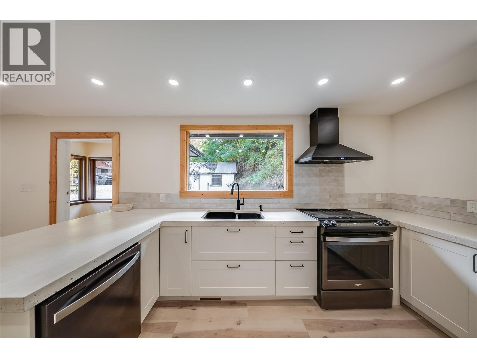 283 Wellington Avenue, Warfield, British Columbia  V1R 2K9 - Photo 14 - 10403362