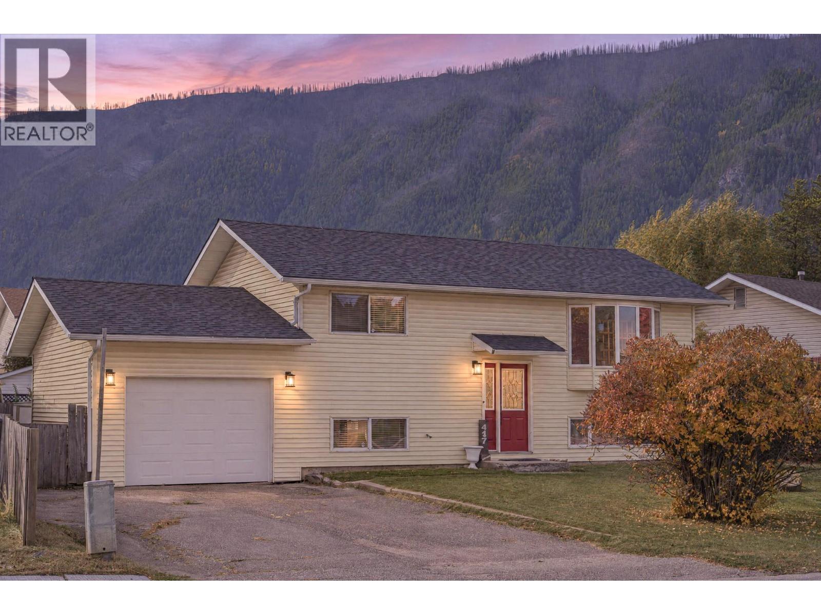 417 Engelmann Spruce Drive, Sparwood, British Columbia  V0B 2G0 - Photo 1 - 10403067