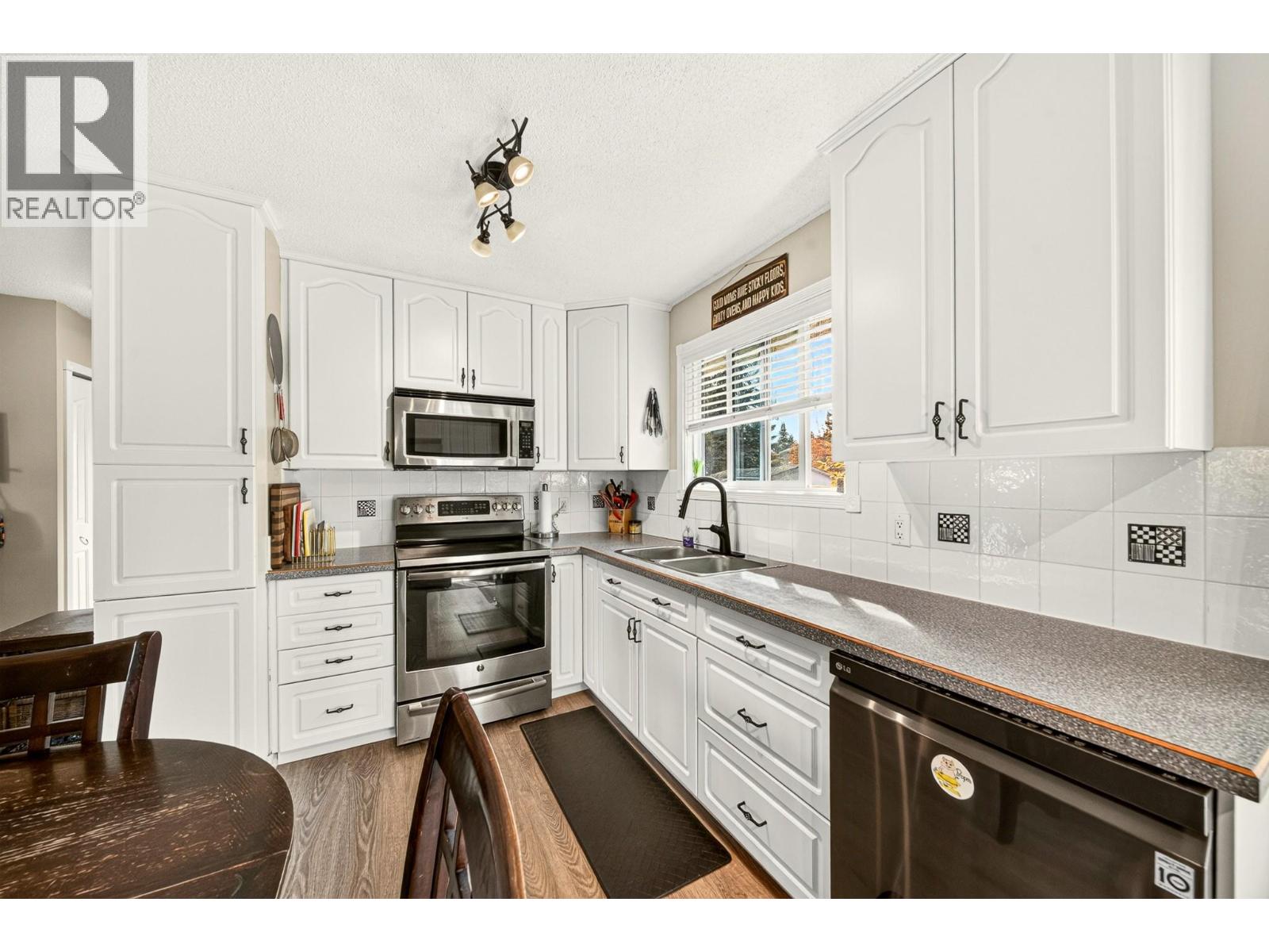 417 Engelmann Spruce Drive, Sparwood, British Columbia  V0B 2G0 - Photo 3 - 10403067