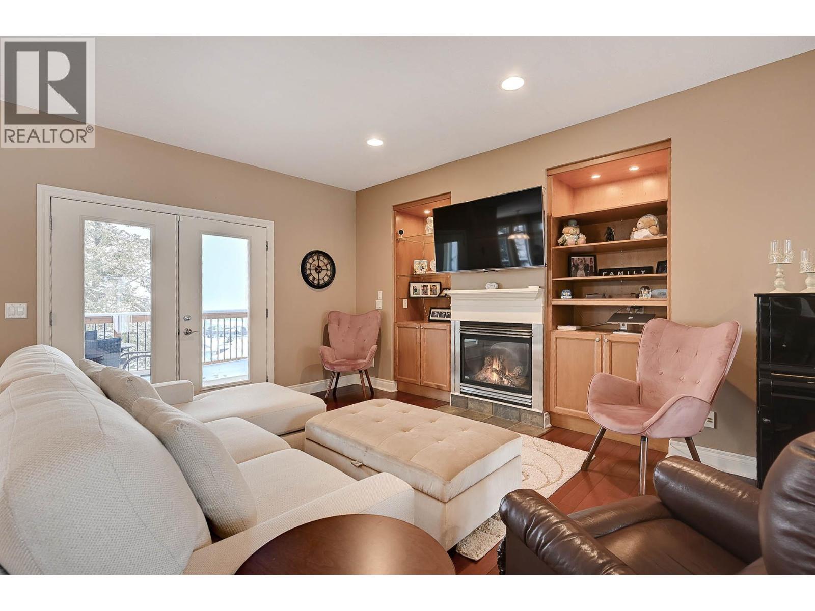 422 Azure Place, Kamloops, British Columbia  V2E 2R2 - Photo 3 - 10403691