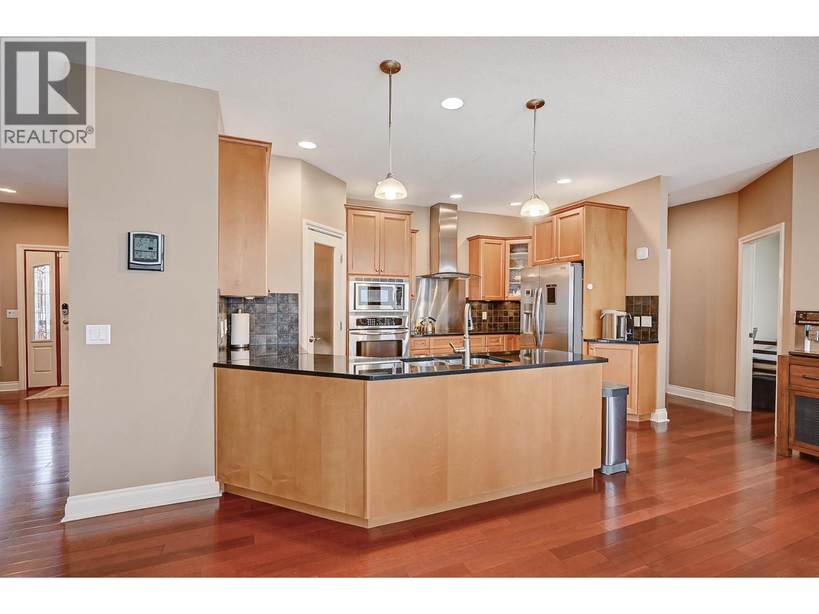 422 Azure Place, Kamloops, British Columbia  V2E 2R2 - Photo 7 - 10403691