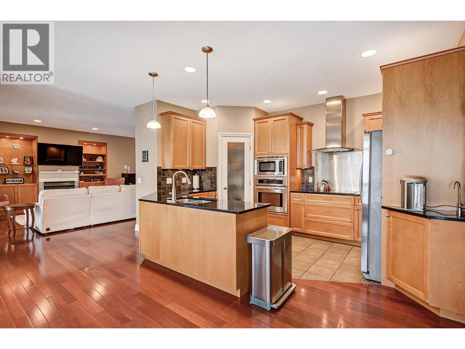 422 Azure Place, Kamloops, British Columbia  V2E 2R2 - Photo 8 - 10403691