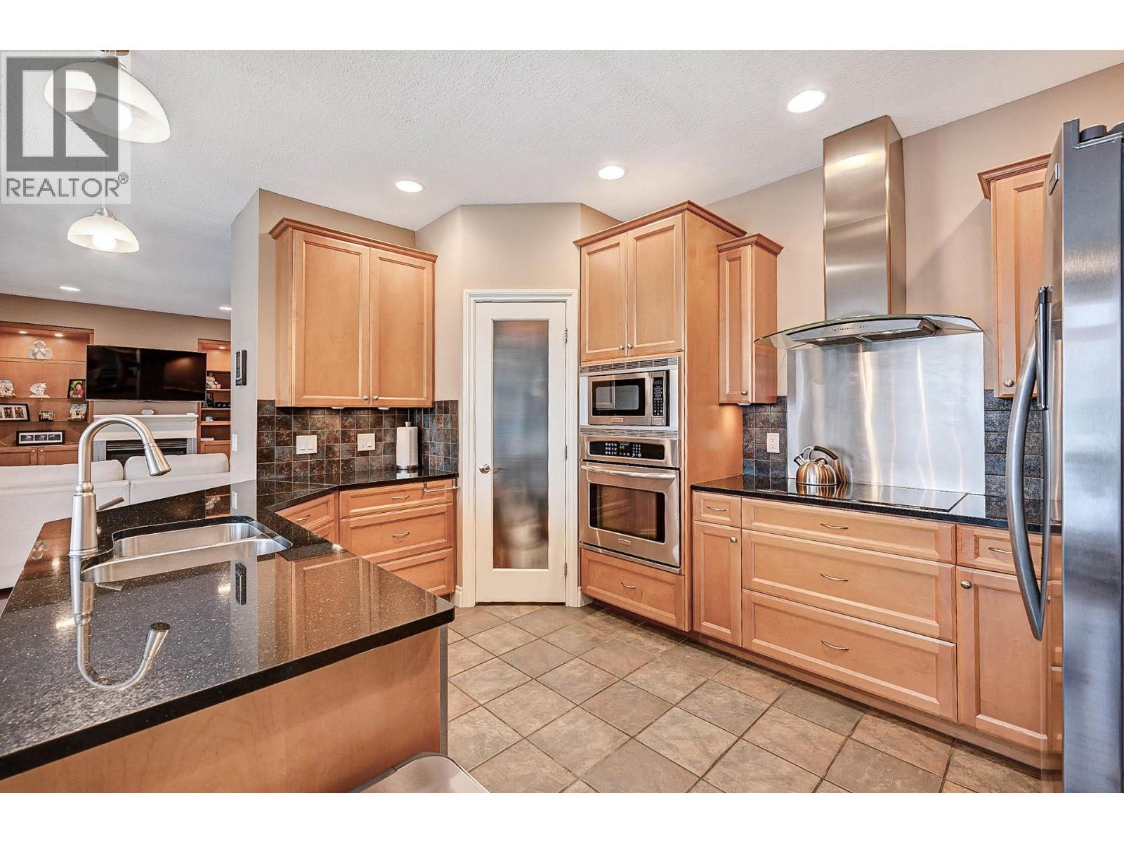422 Azure Place, Kamloops, British Columbia  V2E 2R2 - Photo 9 - 10403691