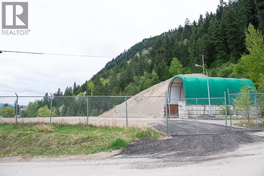 909 Trans Canada Highway, Chase, British Columbia  V0E 1M1 - Photo 1 - 10402887