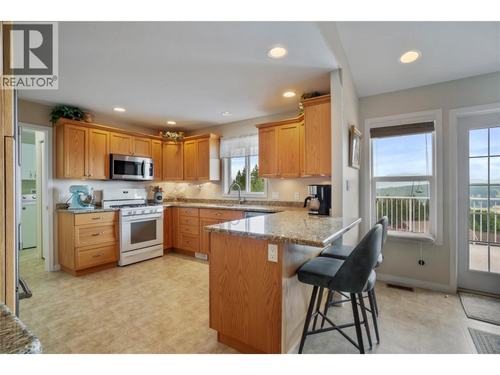 1406 Huckleberry Drive, Sorrento, British Columbia  V0E 2W1 - Photo 10 - 10403609