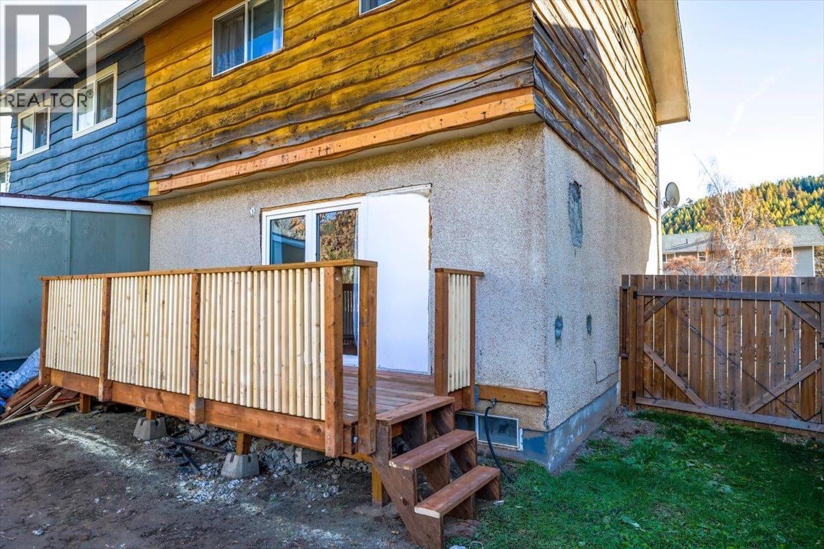 425b Mountain Ash Crescent, Sparwood, British Columbia  V0B 2G0 - Photo 2 - 10393522