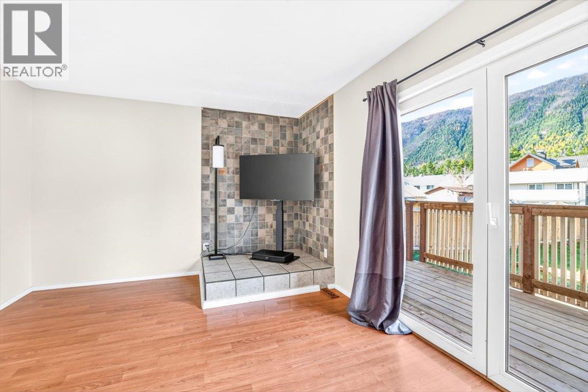 425b Mountain Ash Crescent, Sparwood, British Columbia  V0B 2G0 - Photo 4 - 10393522