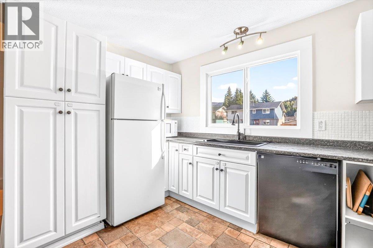 425b Mountain Ash Crescent, Sparwood, British Columbia  V0B 2G0 - Photo 5 - 10393522