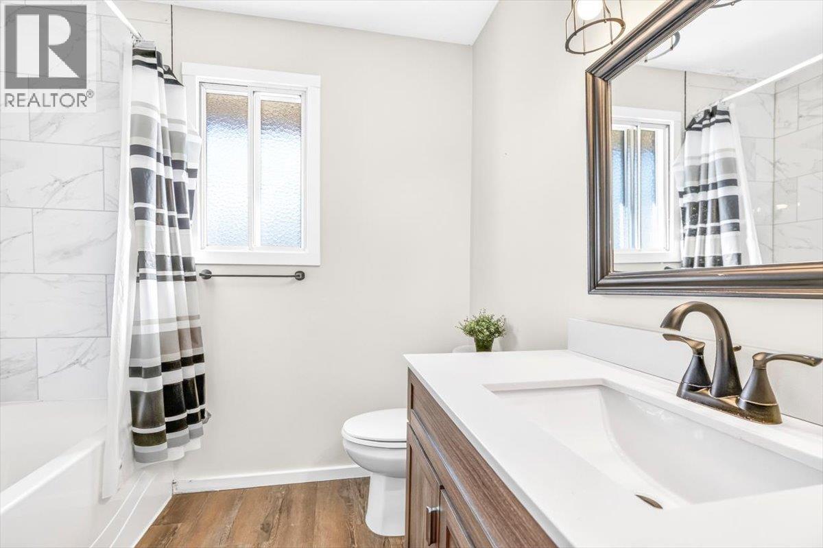 425b Mountain Ash Crescent, Sparwood, British Columbia  V0B 2G0 - Photo 6 - 10393522