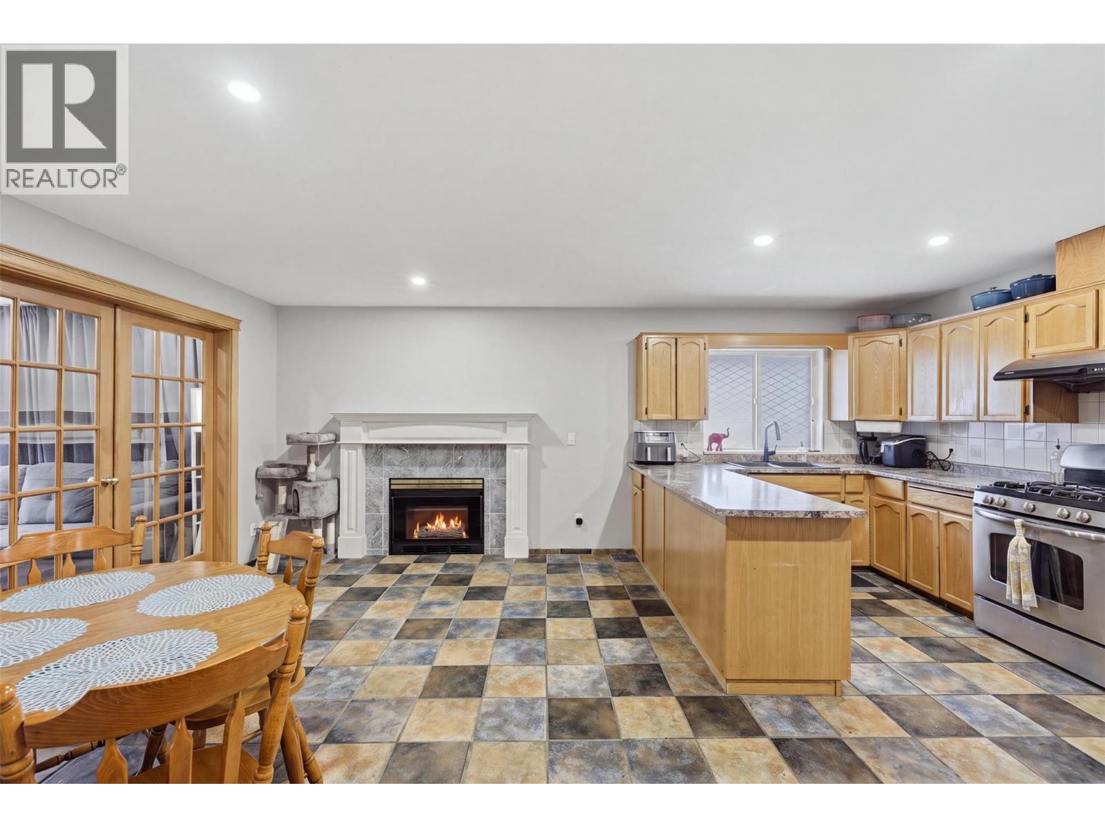 2435 Drummond Court, Kamloops, British Columbia  V2E 1Y1 - Photo 4 - 10403713