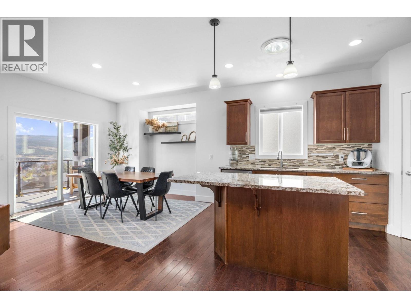 9733 Santina Road, Lake Country, British Columbia  V4V 2R9 - Photo 12 - 10403697