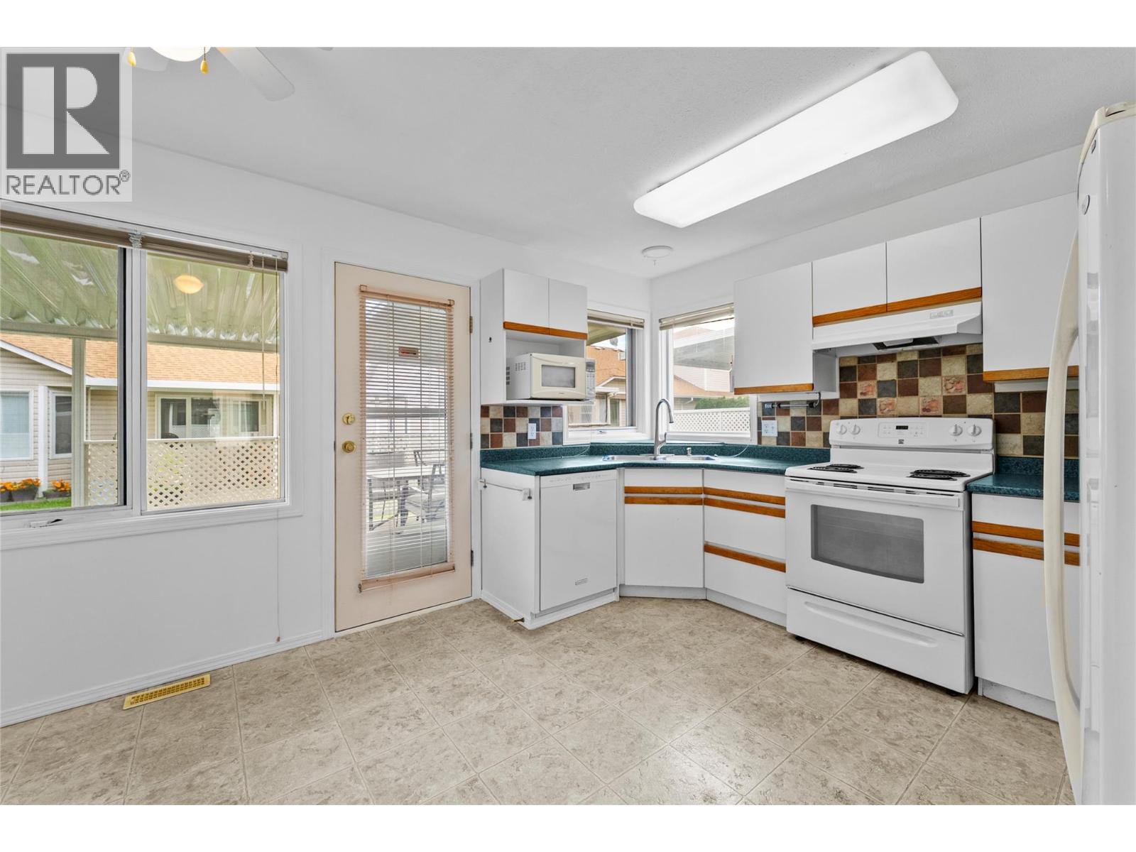 1195 14th Street Unit# 33, Kamloops, British Columbia  V2B 8L1 - Photo 5 - 10398756