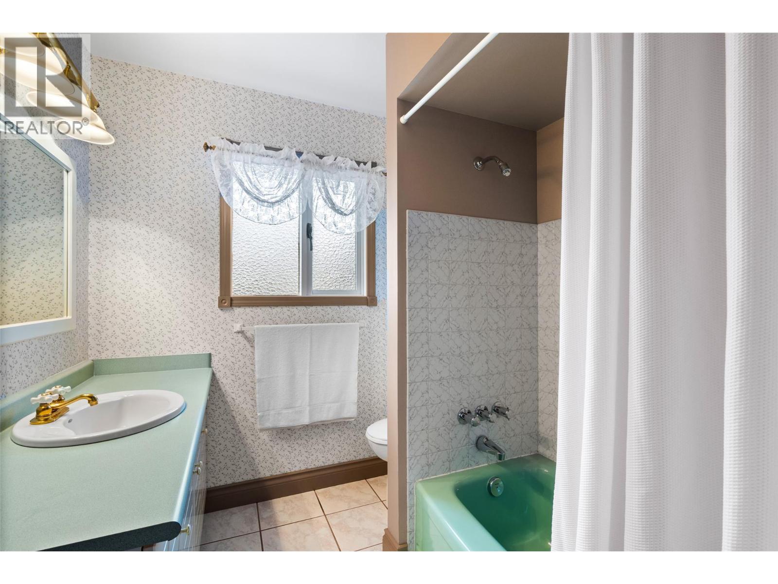 190 Vicars Road, Kamloops, British Columbia  V2C 4N3 - Photo 12 - 10403629
