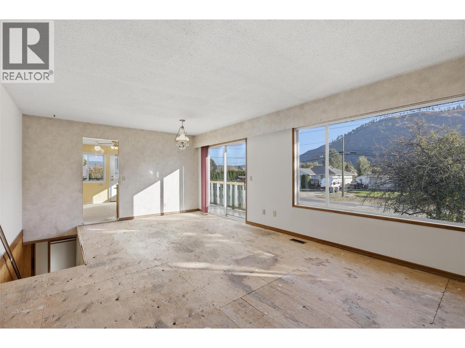 4569 Spurraway Road, Kamloops, British Columbia  V2H 1M8 - Photo 11 - 10403393
