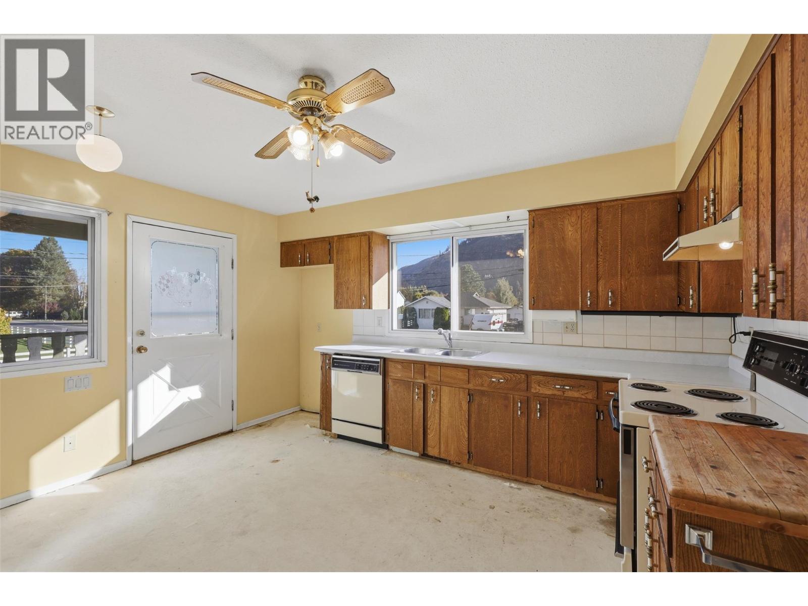 4569 Spurraway Road, Kamloops, British Columbia  V2H 1M8 - Photo 13 - 10403393