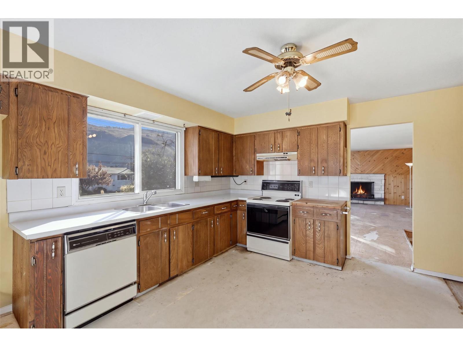 4569 Spurraway Road, Kamloops, British Columbia  V2H 1M8 - Photo 14 - 10403393