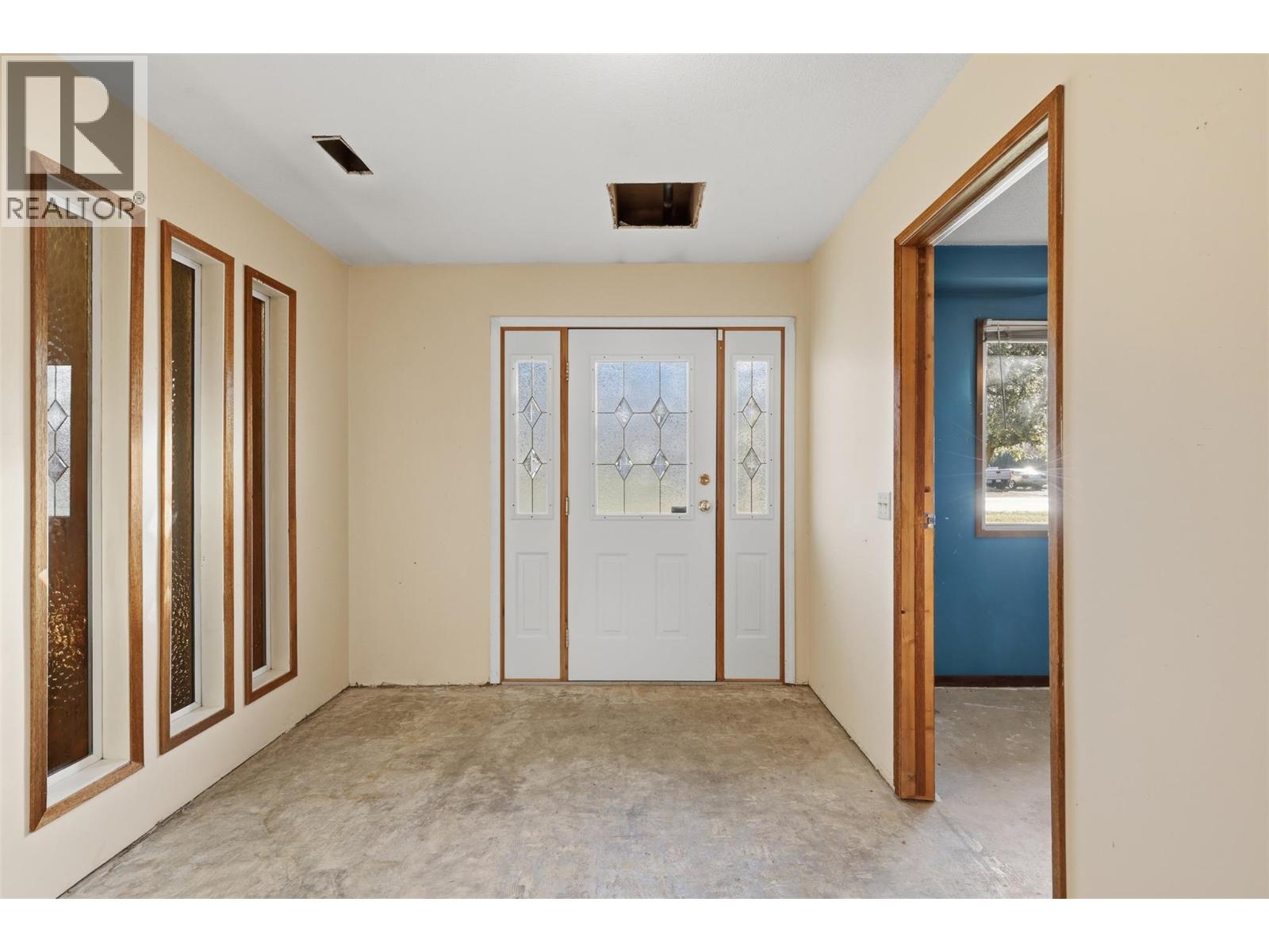 4569 Spurraway Road, Kamloops, British Columbia  V2H 1M8 - Photo 5 - 10403393