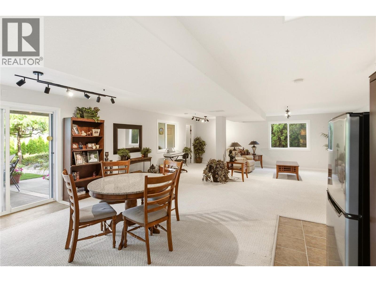 724 Lone Pine Drive, Kelowna, British Columbia  V1P 1A1 - Photo 34 - 10403716