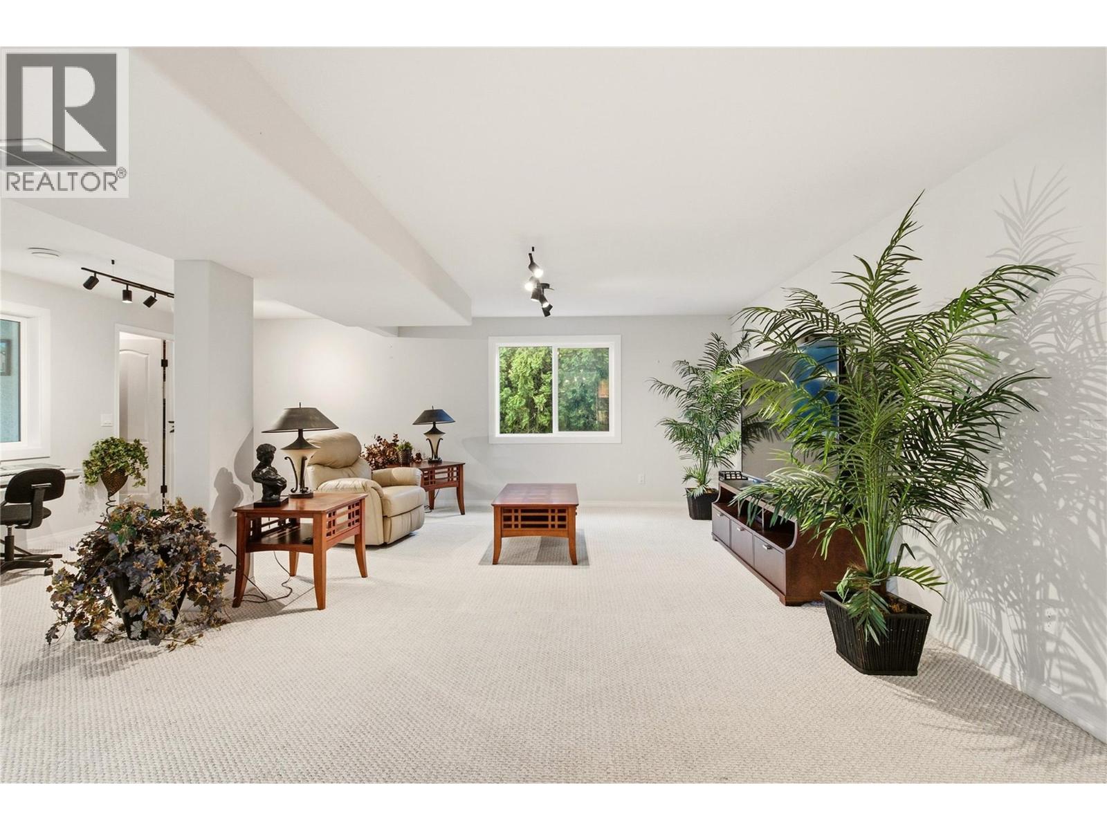 724 Lone Pine Drive, Kelowna, British Columbia  V1P 1A1 - Photo 35 - 10403716