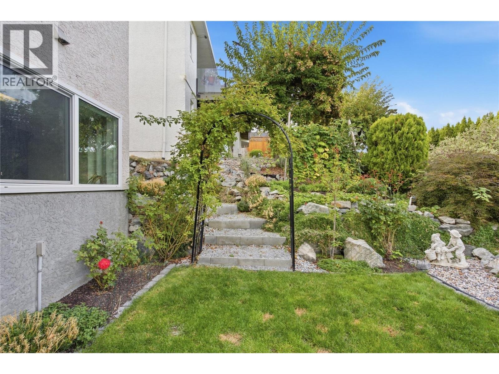 724 Lone Pine Drive, Kelowna, British Columbia  V1P 1A1 - Photo 54 - 10403716