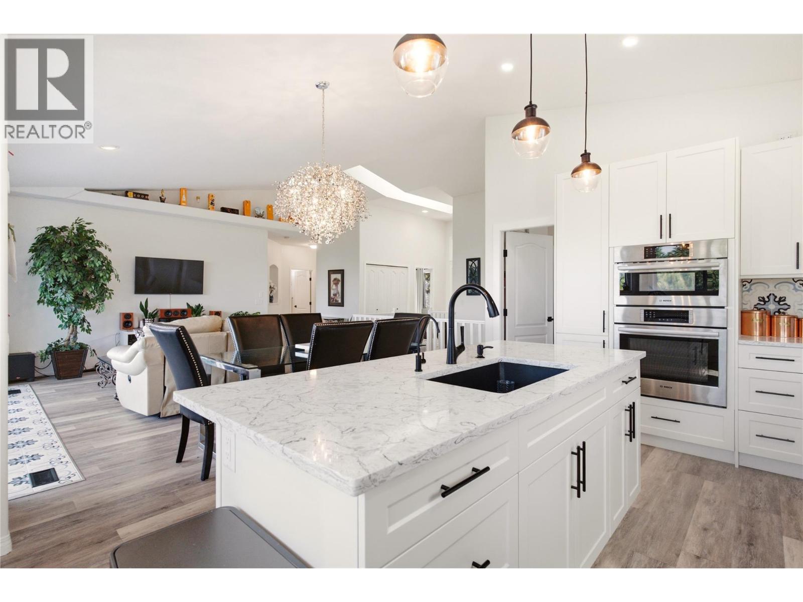 724 Lone Pine Drive, Kelowna, British Columbia  V1P 1A1 - Photo 9 - 10403716