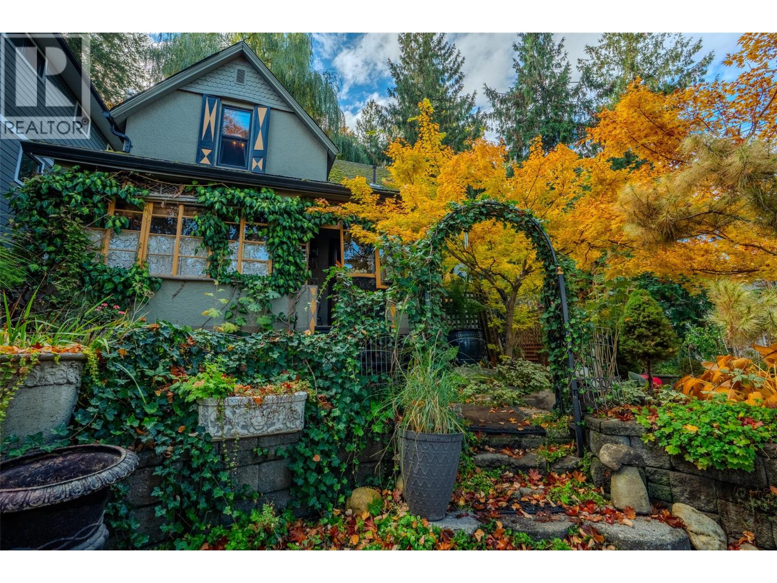 218 Union Street, Nelson, British Columbia  V6L 4A3 - Photo 2 - 10403490