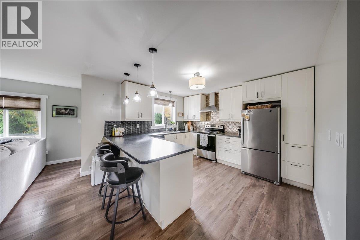 710 10th Avenue, Montrose, British Columbia  V0G 1P0 - Photo 11 - 10403311