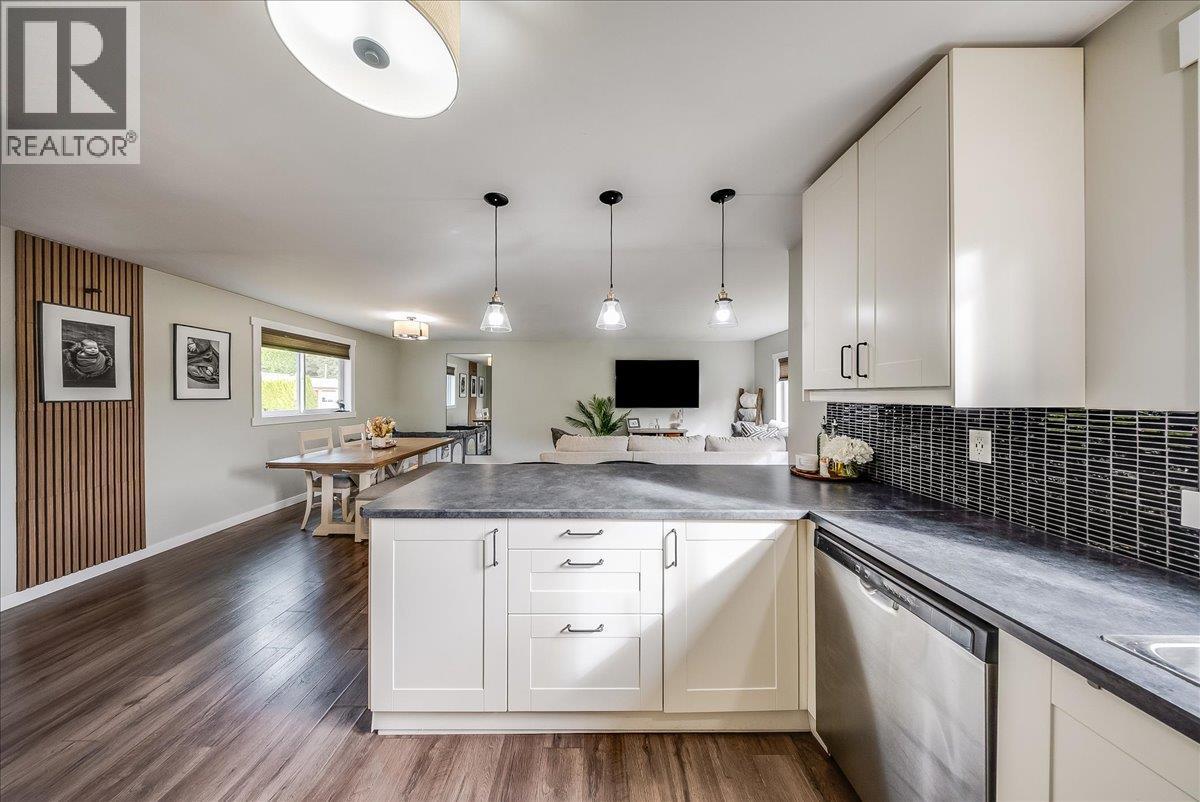 710 10th Avenue, Montrose, British Columbia  V0G 1P0 - Photo 14 - 10403311