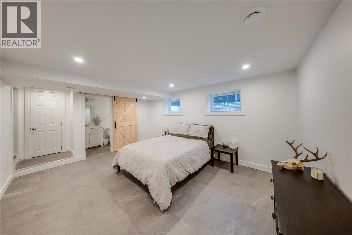 710 10th Avenue, Montrose, British Columbia  V0G 1P0 - Photo 24 - 10403311