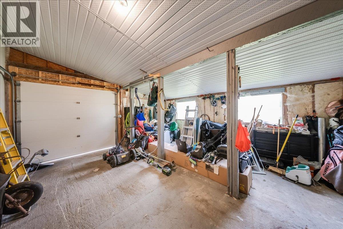 710 10th Avenue, Montrose, British Columbia  V0G 1P0 - Photo 31 - 10403311