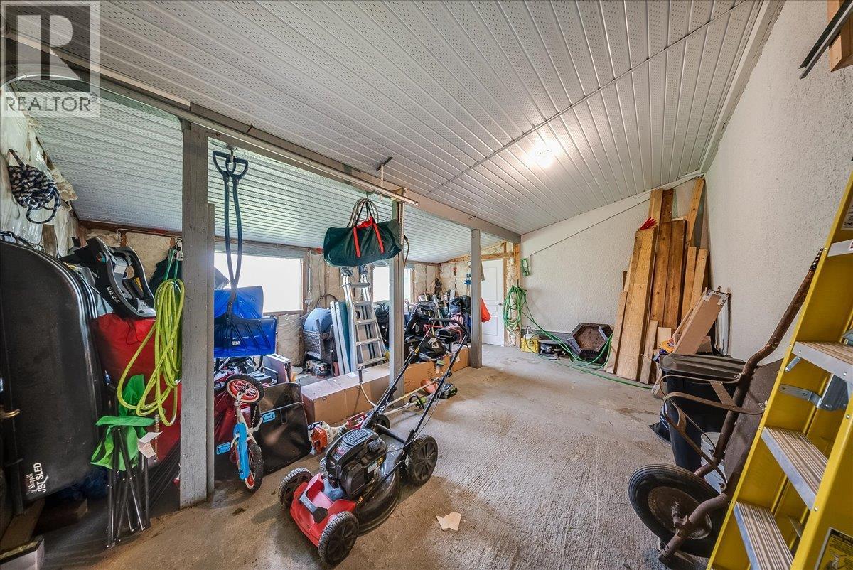 710 10th Avenue, Montrose, British Columbia  V0G 1P0 - Photo 32 - 10403311