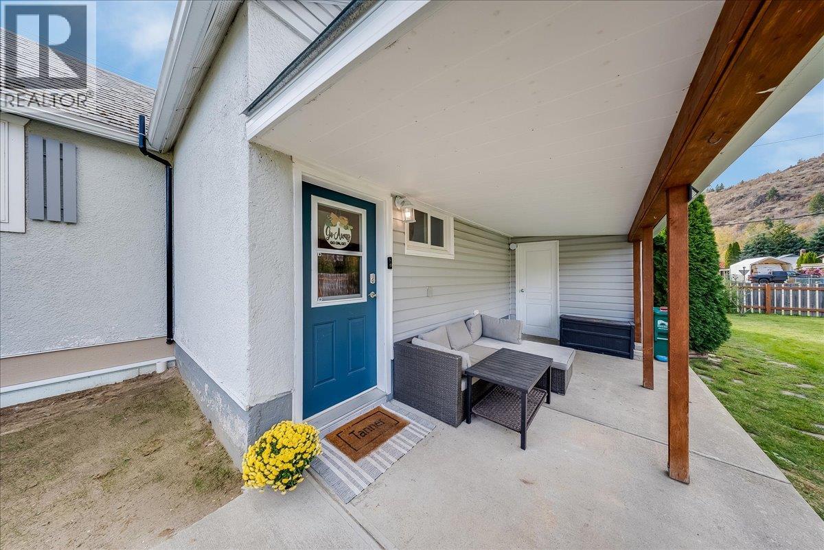 710 10th Avenue, Montrose, British Columbia  V0G 1P0 - Photo 33 - 10403311