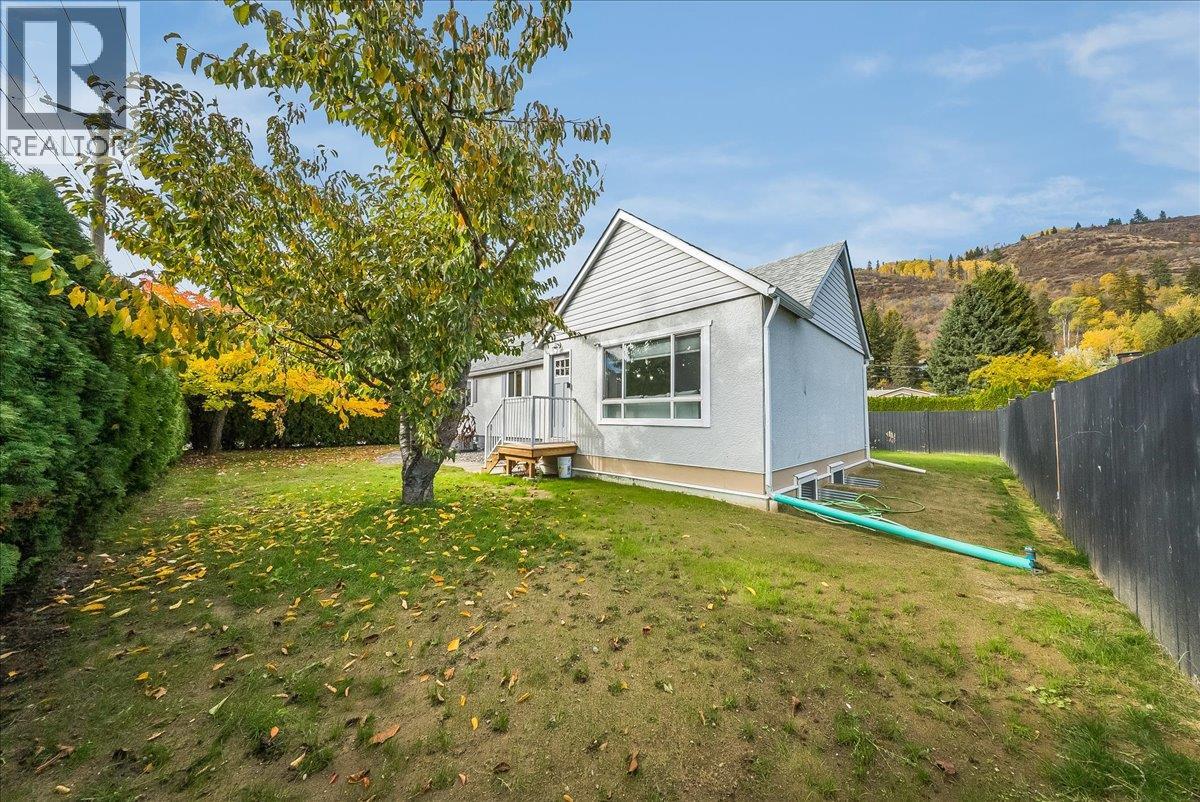 710 10th Avenue, Montrose, British Columbia  V0G 1P0 - Photo 34 - 10403311