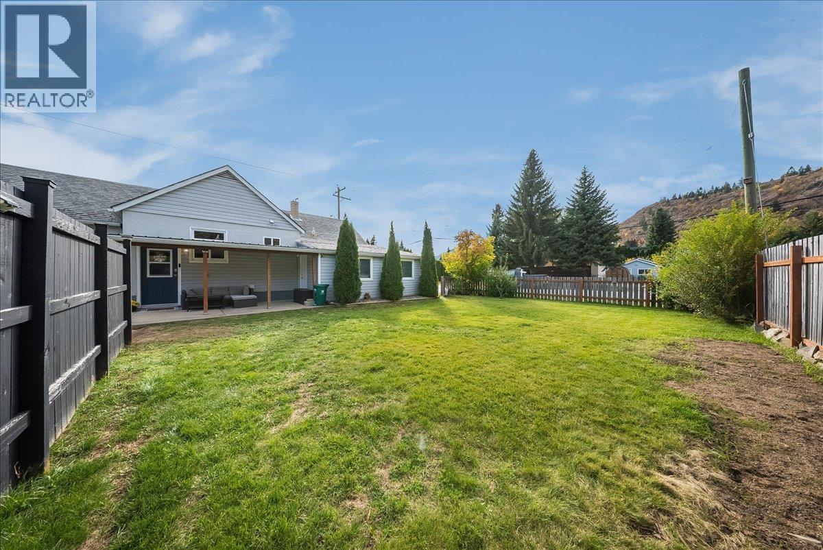 710 10th Avenue, Montrose, British Columbia  V0G 1P0 - Photo 38 - 10403311