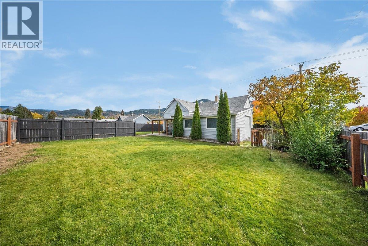 710 10th Avenue, Montrose, British Columbia  V0G 1P0 - Photo 39 - 10403311