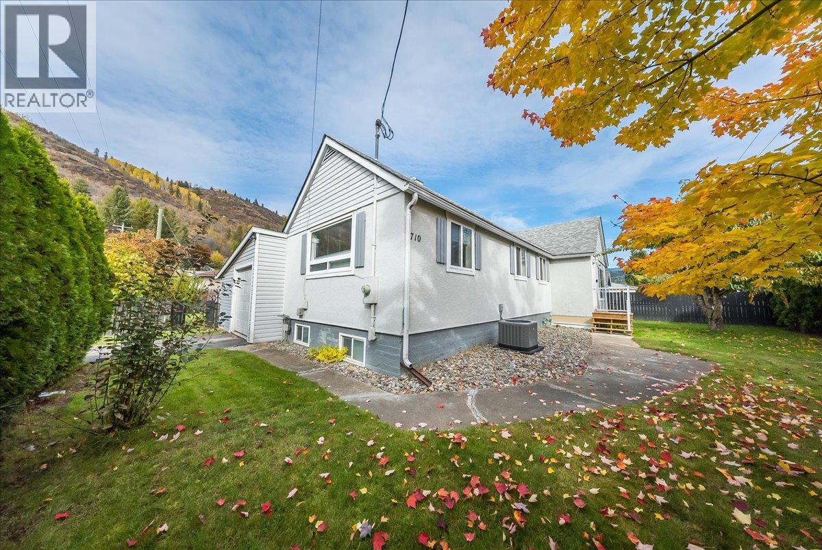 710 10th Avenue, Montrose, British Columbia  V0G 1P0 - Photo 41 - 10403311