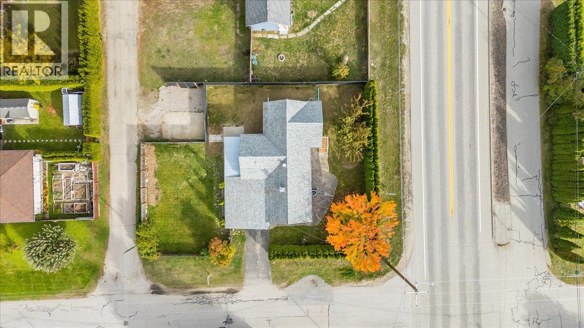 710 10th Avenue, Montrose, British Columbia  V0G 1P0 - Photo 45 - 10403311