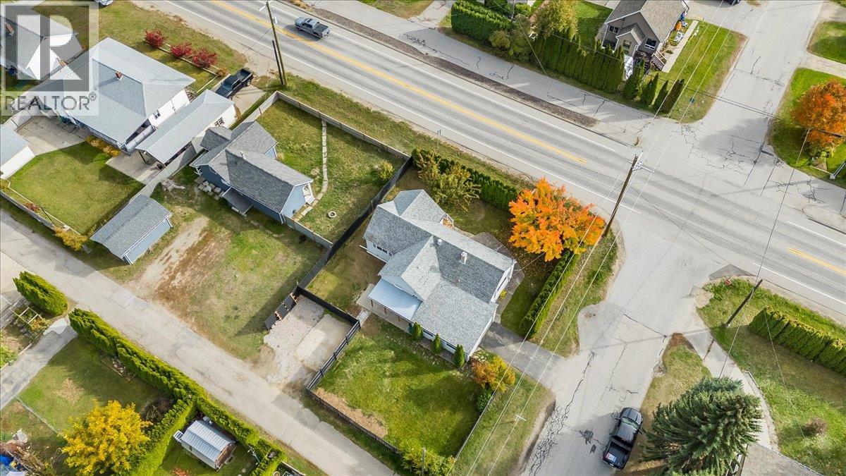 710 10th Avenue, Montrose, British Columbia  V0G 1P0 - Photo 46 - 10403311