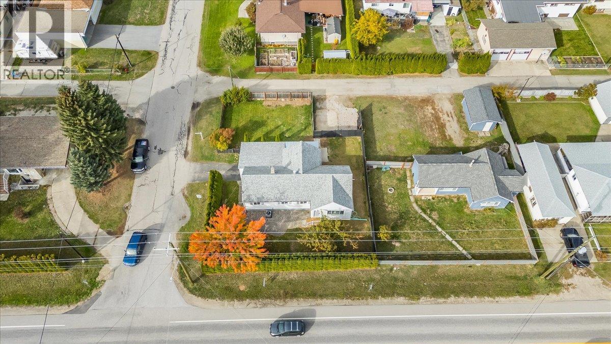 710 10th Avenue, Montrose, British Columbia  V0G 1P0 - Photo 49 - 10403311